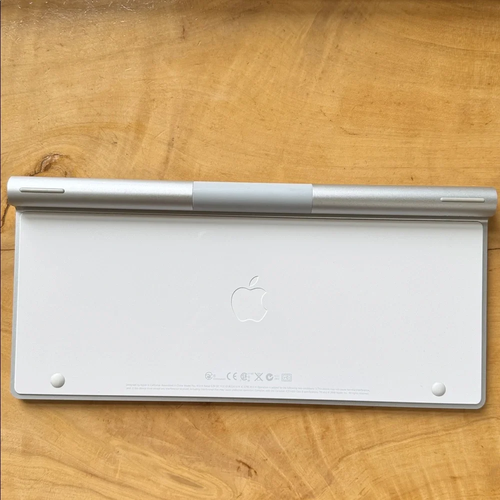 Apple MAGIC KEYBOARD A1314 WIRELESS ALUMINUM WHITE EUC